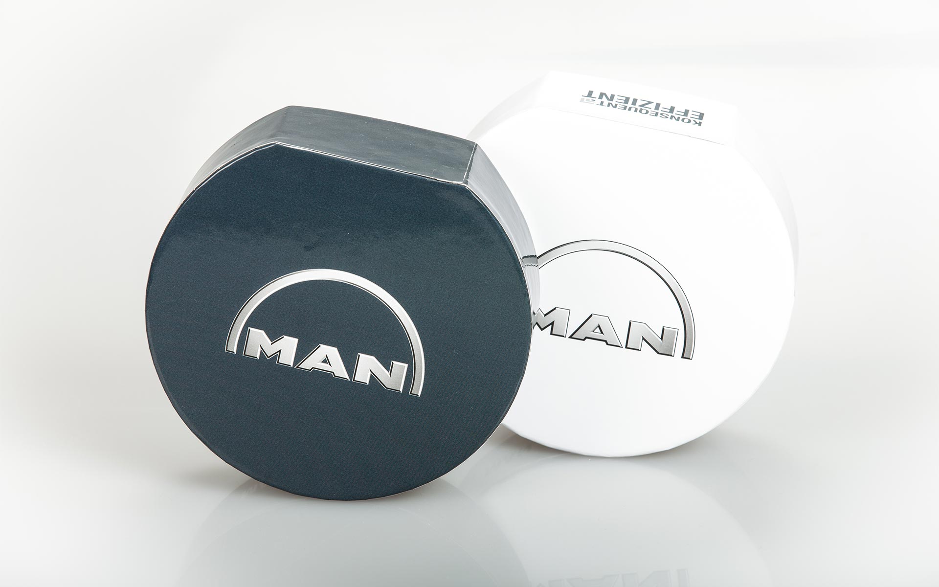 maxfath-man-truck-and-bus-truck-box-packaging-design-packshot